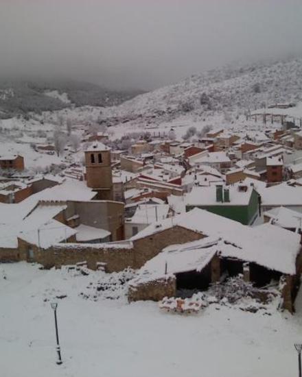 Pueblo de Henarejos nevado